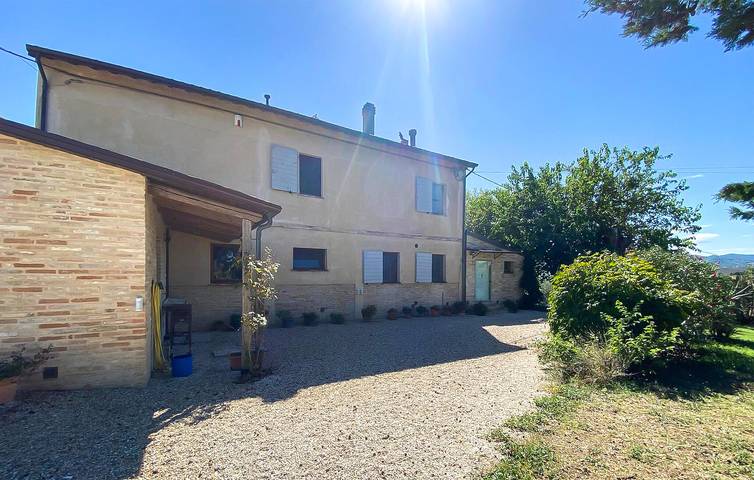 Casa vacanza per 9 persone con terrazza in Mombaroccio, Valle del Metauro