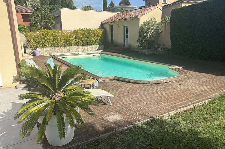 Location de vacances pour 6 personnes, avec piscine à Montéléger