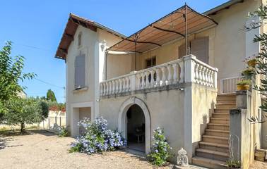 Gîte pour 6 personnes, avec terrasse et piscine, animaux acceptés à Rognonas