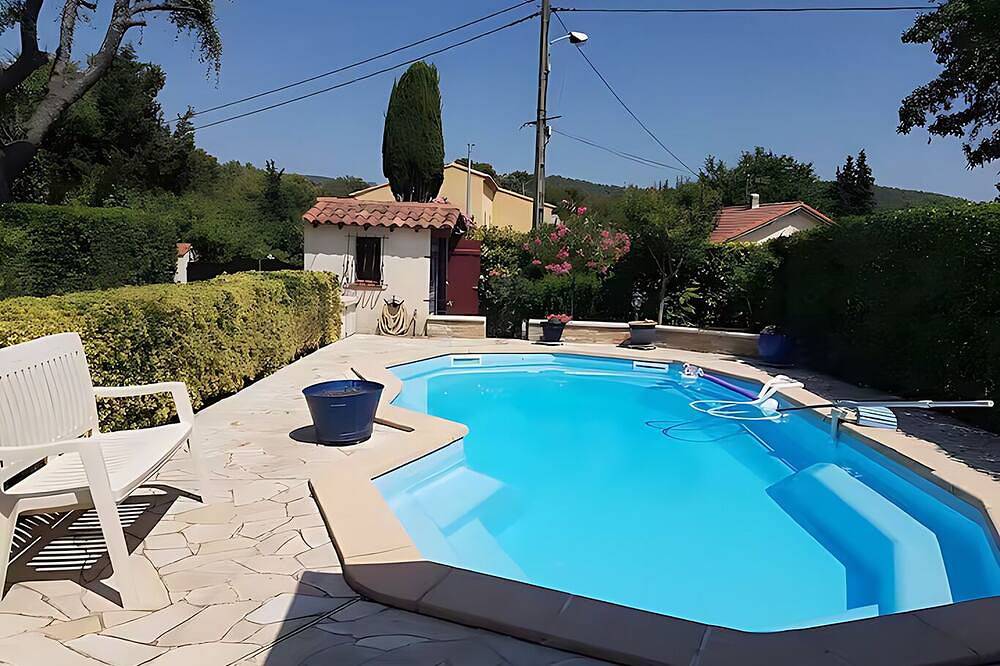Small apartment under villa with shops near swimming pool 30mm from the sea in La Bouilladisse, Marseille und Umgebung
