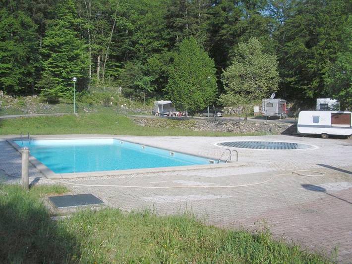 Ferienhaus für 4 Personen, mit Terrasse und Garten sowie Pool