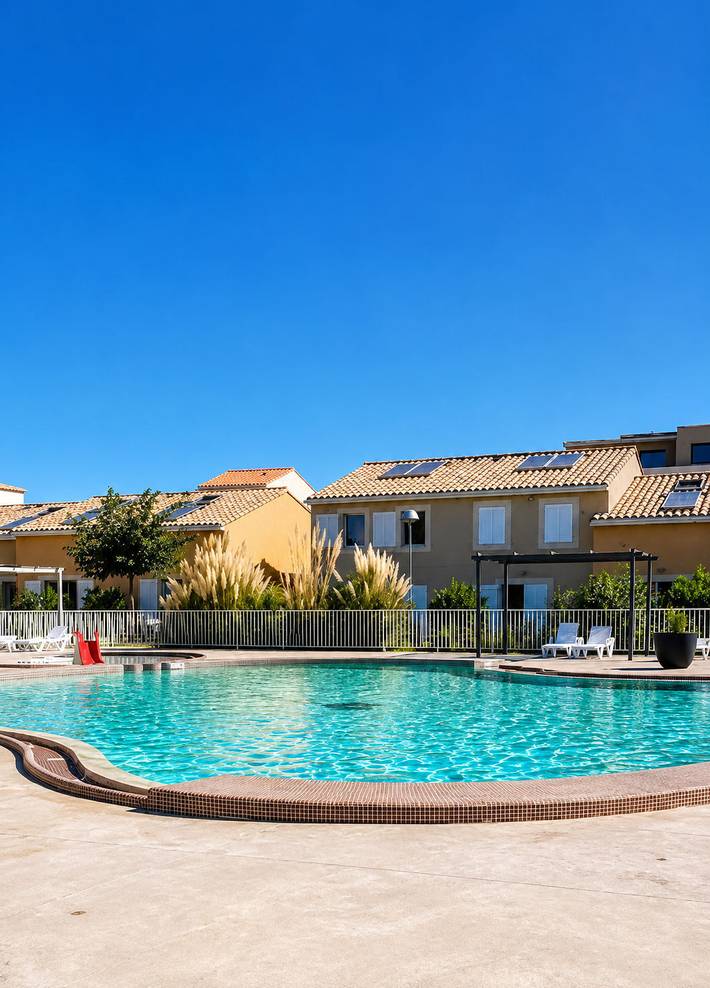 Hôtel pour 6 personnes, avec balcon et piscine