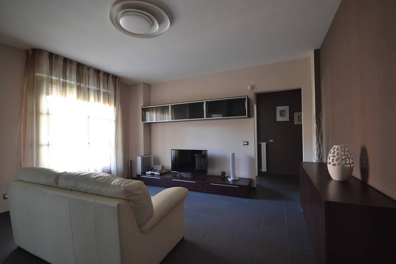 Ganze Wohnung, Geräumige Wohnung in Vercelli mit Terrasse und Garten in Vercelli, Vercelli Provinz