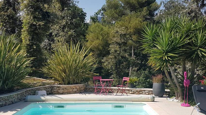 Gîte pour 4 personnes, avec jardin ainsi que vue et piscine à La Gaude - 3