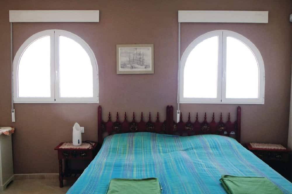 Magnificent property with great sea views near the beach  in Villajoyosa, Costa Blanca