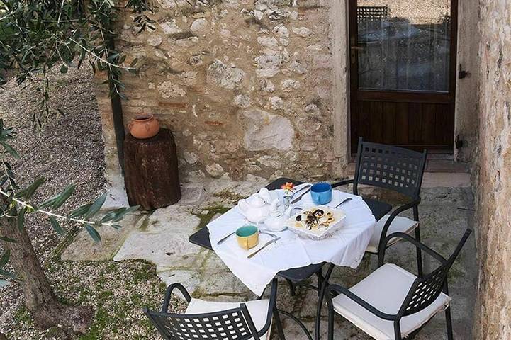 Agriturismo per 2 persone, con giardino e piscina nonché terrazza in Colle di Val d'Elsa