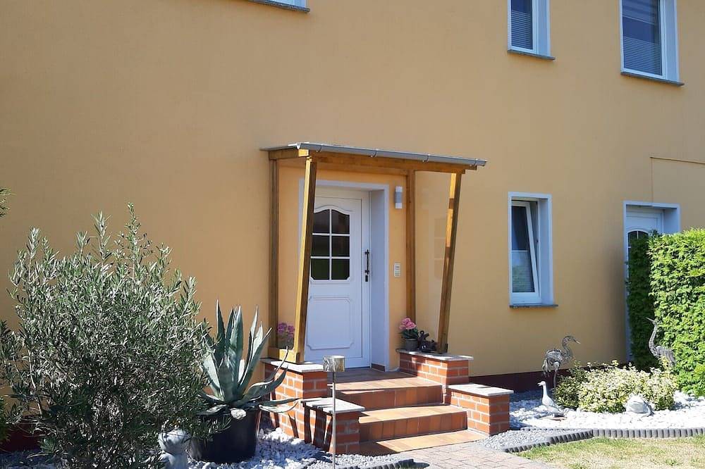 Apartamento entero, Vacation apartment 100sqm <br>Living <br>3 double beds Bedroom<br>Kitchen<br>Bathroom in Loissin, Pomerania Occidental