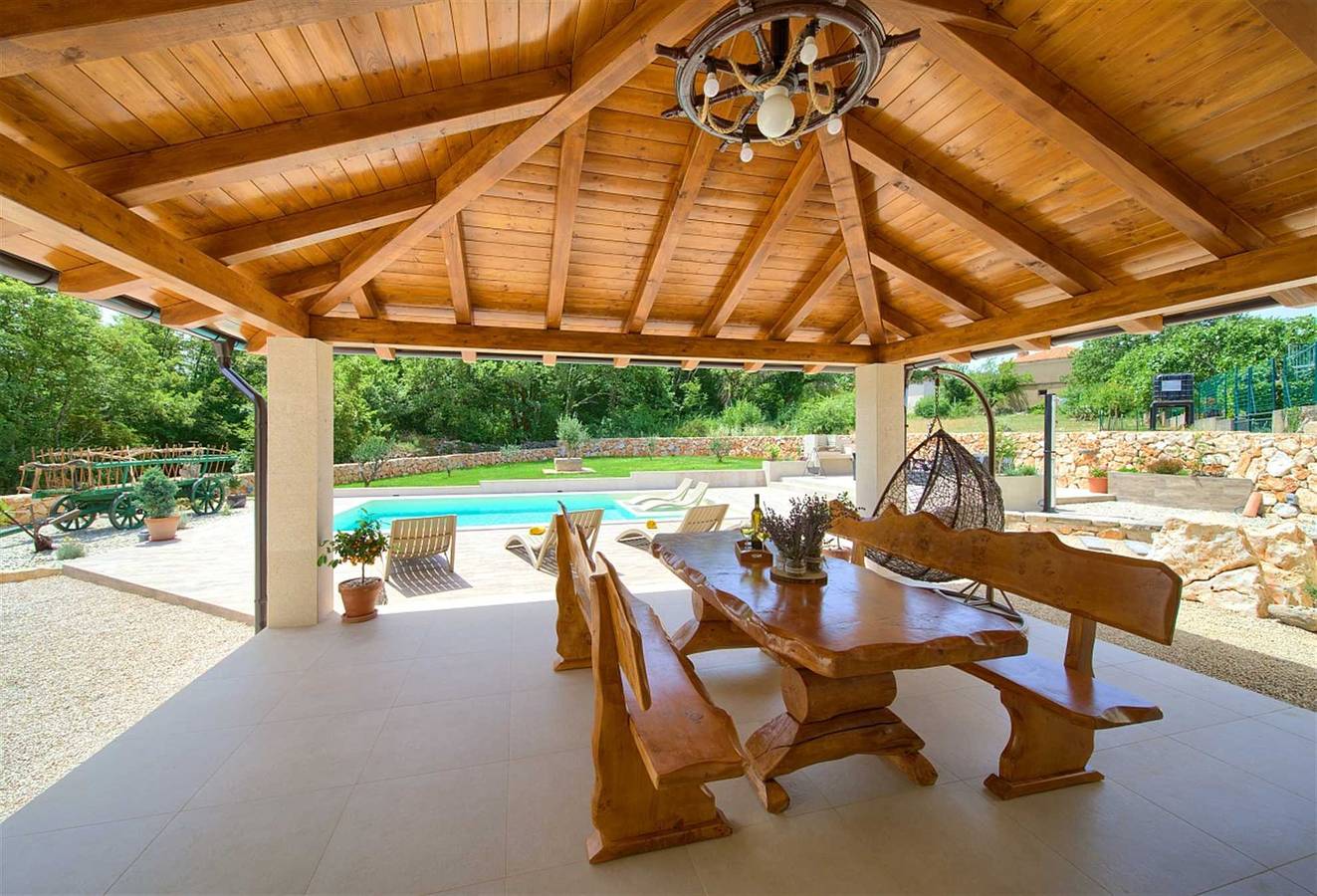 Schöne Villa Green Pearl mit beheiztem Pool in Gostinjac, Krk