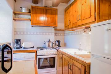 Gîte for 4 Guests in Mont Lozère et Goulet, Massif Central, Picture 4