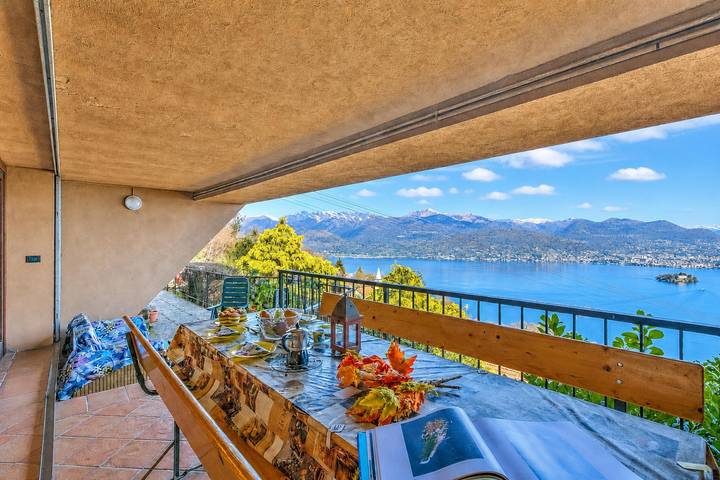 Ferienwohnung für 4 Personen, mit Seeblick und Terrasse in Comune di Stresa
