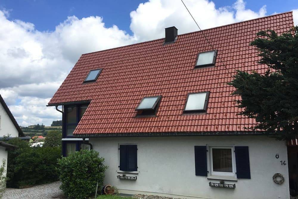 Ganze Wohnung, Ferienwohnung Moni, 90qm, 1 Schlafzimmer, 1 Wohn-/Schlafzimmer, Wintergarten, max. 4 Personen in Bräunlingen, Südschwarzwald