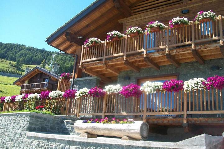 Location de vacances pour 2 personnes, avec Balcon et Terrasse ainsi que Jardin et Vue dans Antagnod - 2