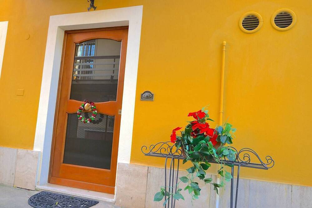 Ganze Wohnung, Manu's house. One minute from train/bus station, close to downtown. in Montecatini-Terme, Pistoia Provinz