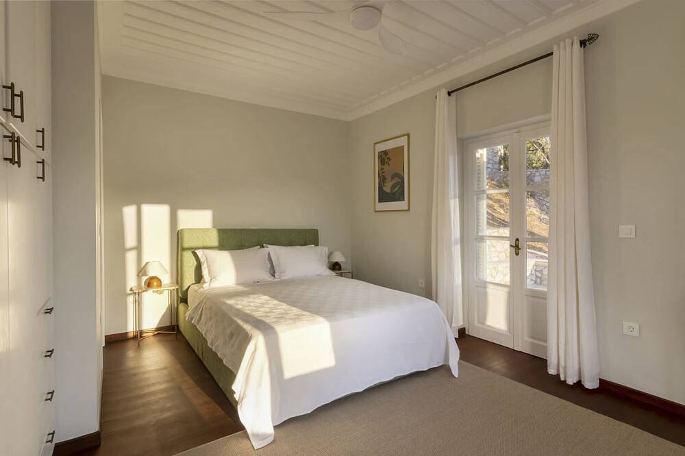 Daphne - Eight Bedroom Villa, Sleeps 16 in Spetses