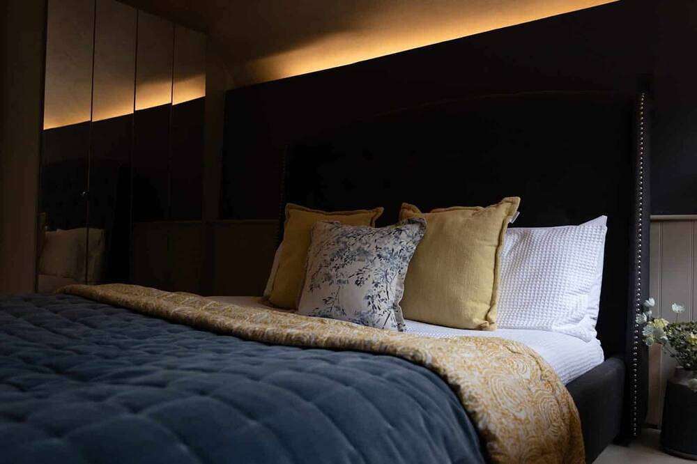 The Nook Cosy pet friendly get away in the heart of the Cotswold Lakes in South Cerney, Gloucestershire
