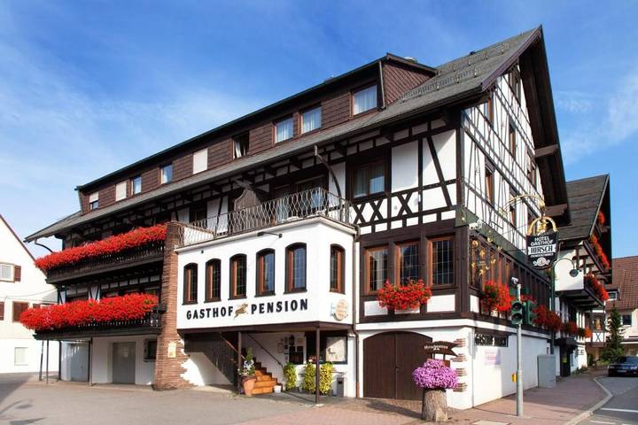 Hotel für 2 Personen, mit Terrasse und Whirlpool sowie Garten und Sauna in Loßburg