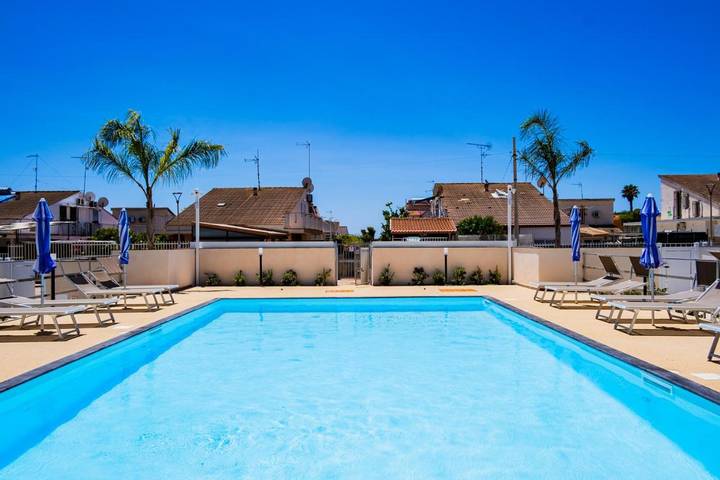 Apartamento de vacaciones para 2 personas, con terraza además de vistas y piscina - 1