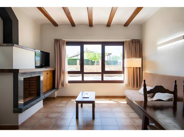 Casa rural para 45 personas, con jardín, Familias con niños en Provincia de Gerona - 2