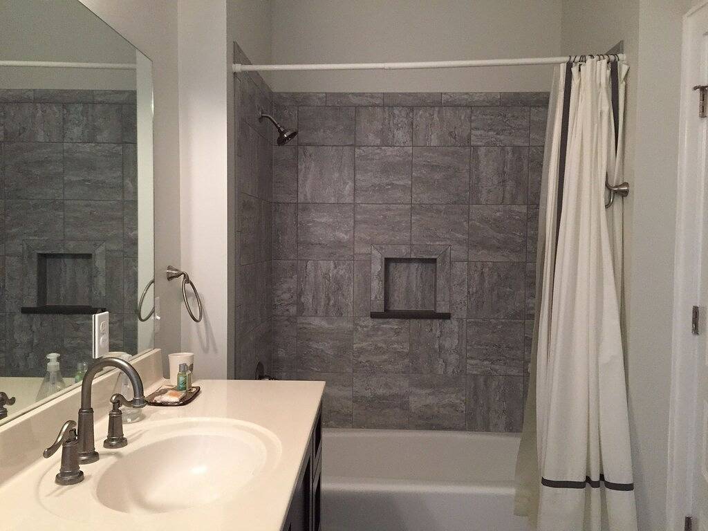 Wunderschön eingerichtetes Haus, einen halben Block vom Strand und einen kurzen Spaziergang von der Innenstadt von Bay St. entfernt. Louis. in Bay St. Louis, Mississippi Gulf Coast