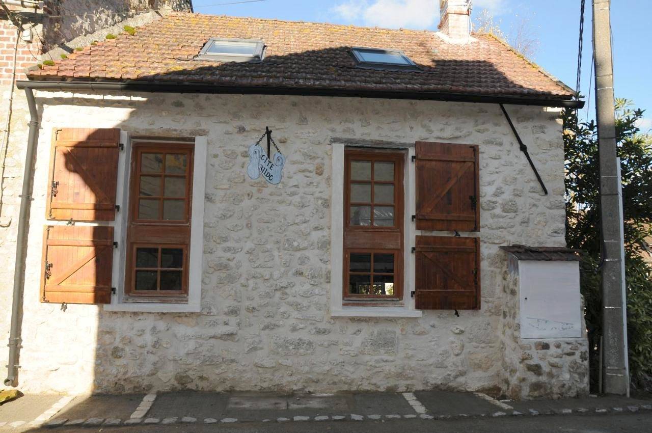 Two-Bedroom Cottage (4 Adults) in Tourly, Oise