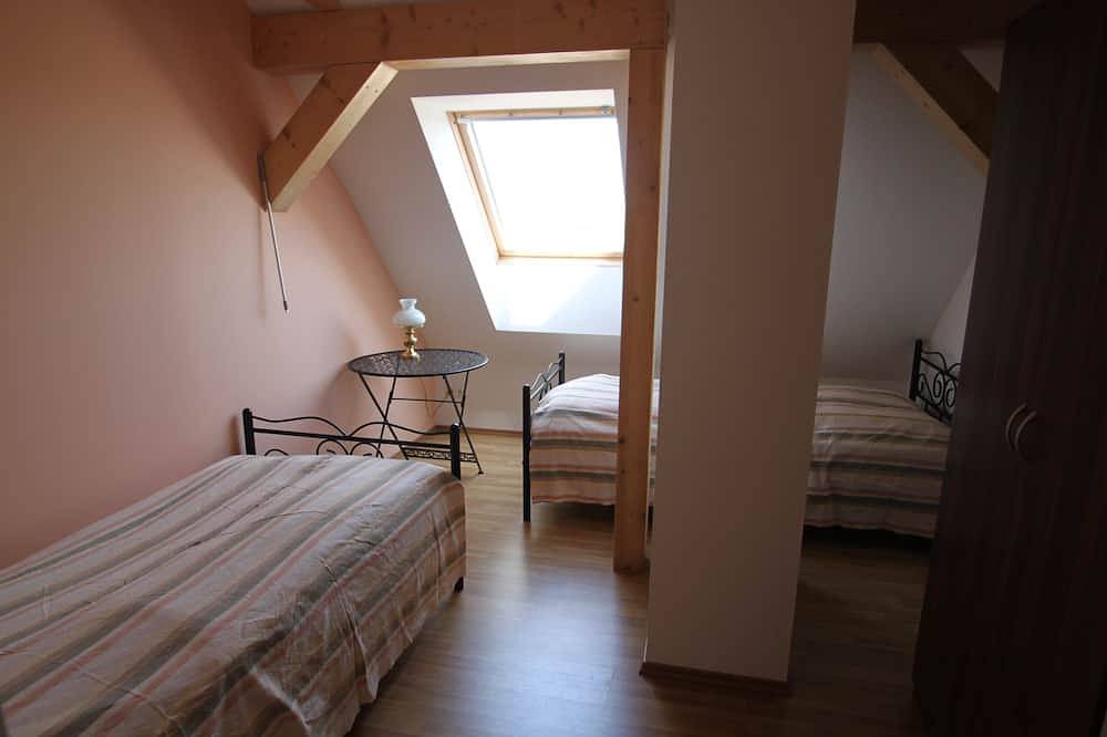 Barrierefreies Ferienhaus für acht Pers. im Fläming, Haustiere,Pferde willkommen in Planebruch, Mittelmark