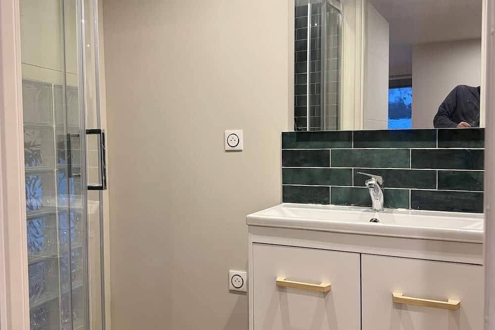 Apartamento entero, Superb renovated studio in medieval house with terrace and view of Thau lagoon in Balaruc-le-Vieux, Côte d'Améthyste