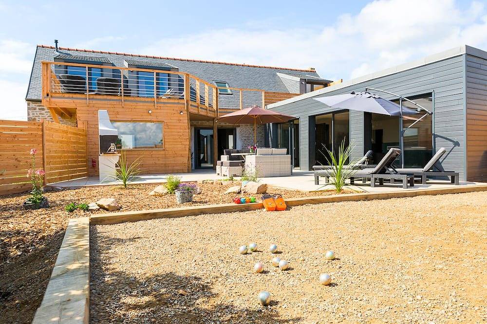Cottage with private indoor heated swimming pool, 70 m² in Plozévet, Côte de Cornouaille