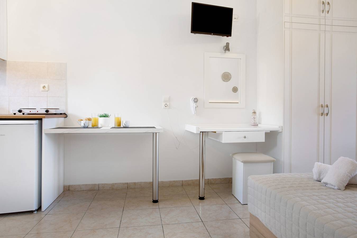 Vakantiewoning "Tropical Studio 2" met gedeelde tuin, A/C & Wi-Fi, foto 14