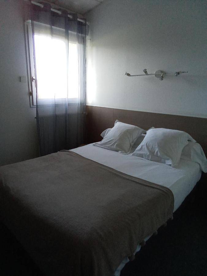 Hôtel pour 2 personnes, avec terrasse et jardin à Barbezieux-Saint-Hilaire - 2