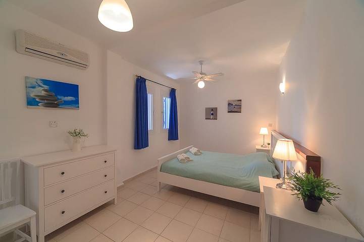 Luxus-Strandvilla mit Pool und Meerblick. Hafen und Strand in der Nähe. in Südzypern