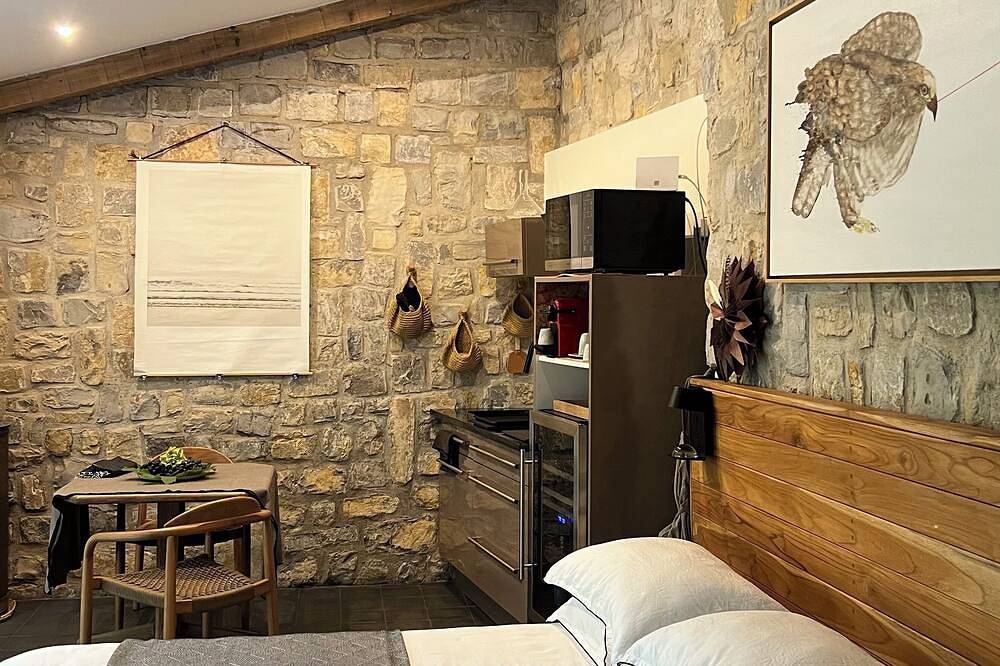 Ecolodge & private Spa, park pool! In the heart of nature 7 kms south of Nîmes in Garons, Region de Nimes