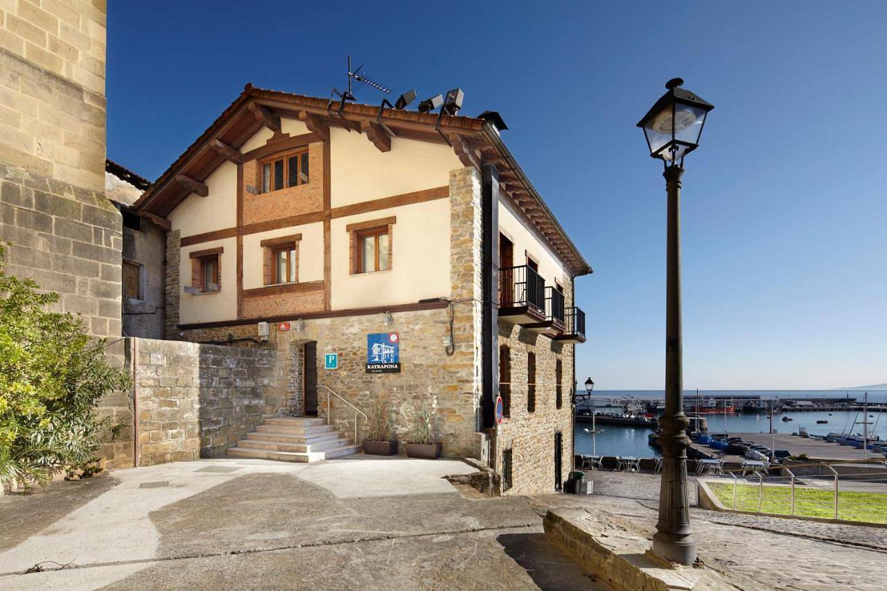 Katrapona in Gaztetape hondartza (Getaria), Getaria