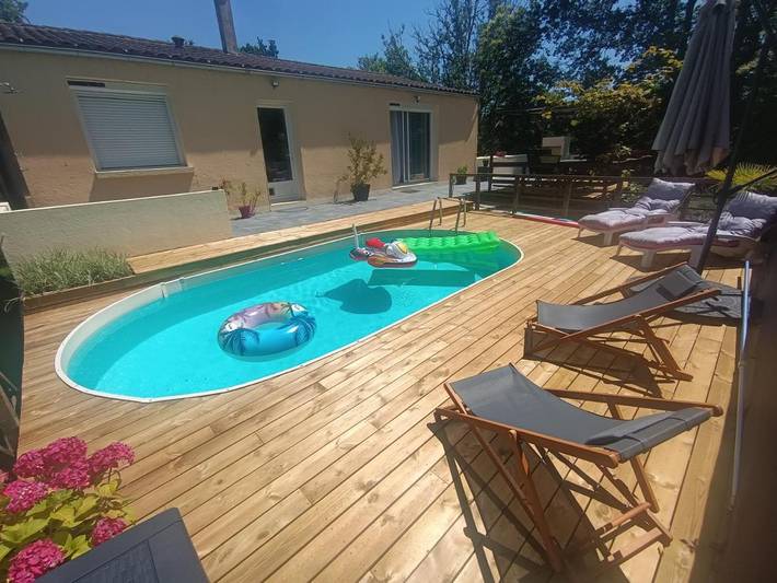 Gîte pour 6 personnes, avec Terrasse et Jardin ainsi que Piscine et Vue à Biras
