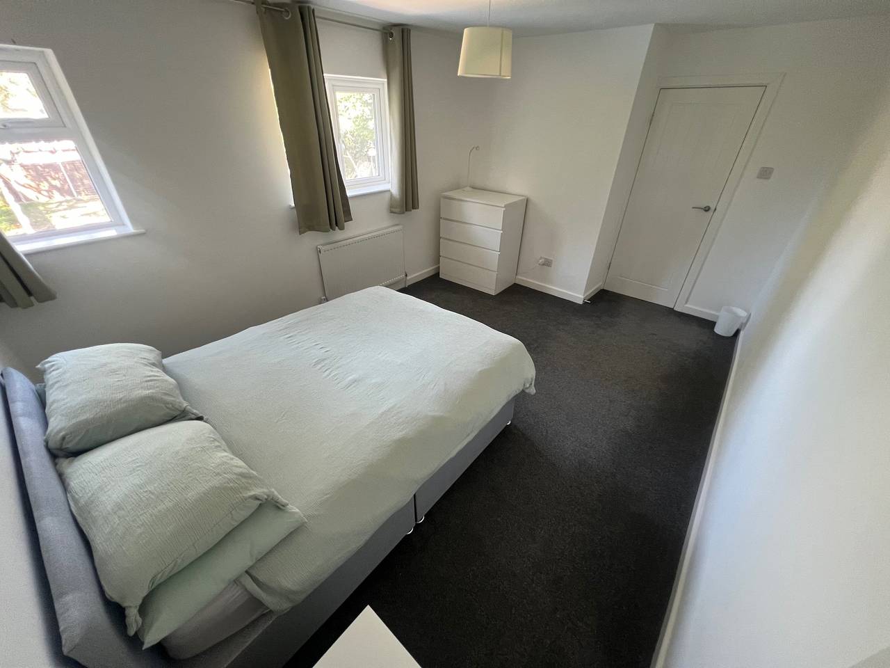 3 Bedroom House - Sleeps 5 & Free Parking in Dunstable (Bedfordshire), Chiltern Hills