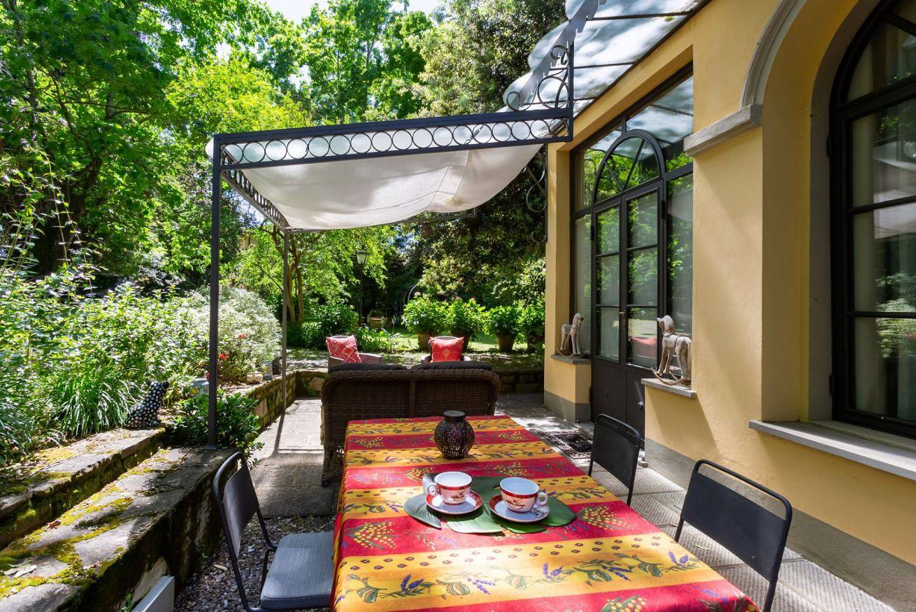 Entire apartment, Guesthost - Galileo Greenhouse - Dante in Florence city center, Comune di Galuzzo (1861-1865)