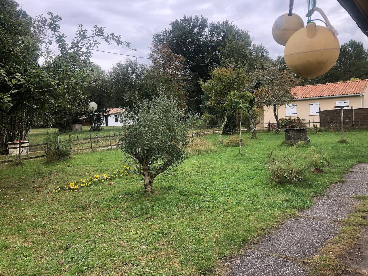 Petite Country House with Shared Garden in Hourtin, Lesparre-Médoc region