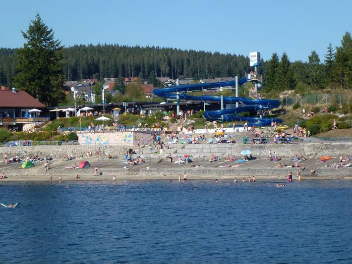 Ferienwohnung für 4 Personen, mit Balkon und Garten sowie Pool - 1