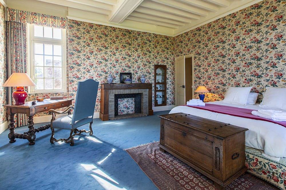 Château avec piscine et tennis, à louer en Sologne in Montrieux-en-Sologne, Sologne