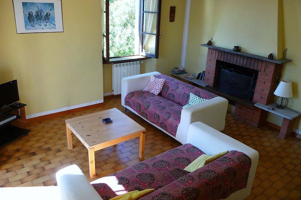 Ganze Wohnung, Wohnung mit herrlichem Blick auf den See und die Berge, kostenloses Wlan, ruhig. in Nobiallo, Gemeinde Menaggio