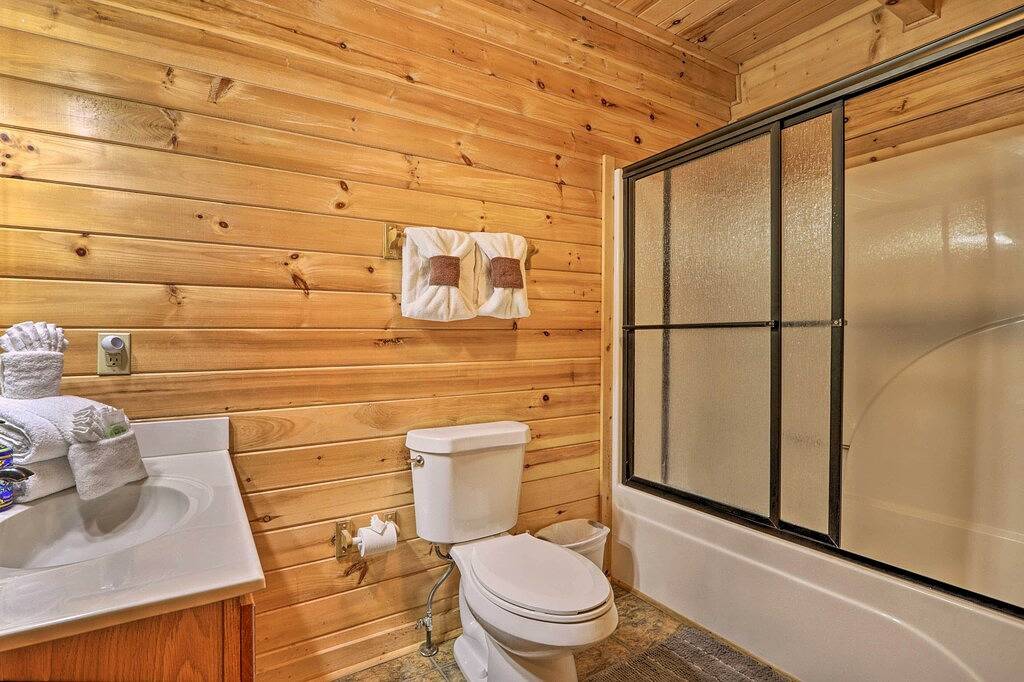 Smoky Mountains Cabin < 1 Mi to Douglas Lake in Douglas Lake