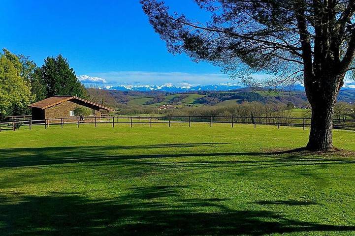Location de vacances pour 4 personnes, avec jardin à Bardos