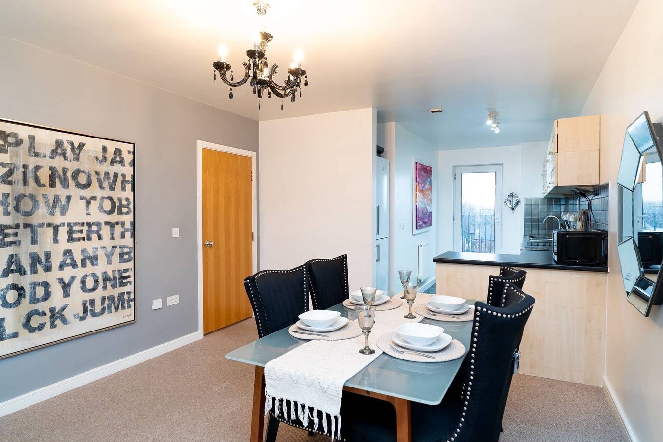 Entire holiday apartment, Apt - Stay 6 - Stadium View - Coo-op Live Arena in Manchester, Greater Manchester