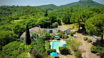 Chambre d’hôte pour 2 personnes, avec terrasse ainsi que jardin et piscine à Saint-Christol-lès-Alès