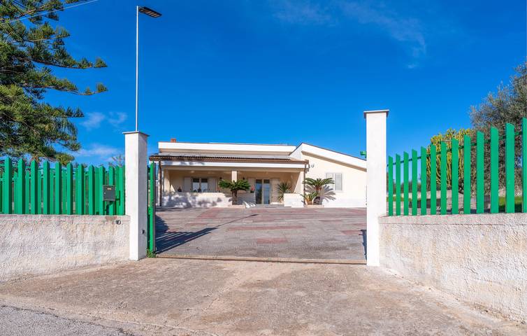 Casa vacanza per 5 persone, con piscina e giardino nonché terrazza a Floridia