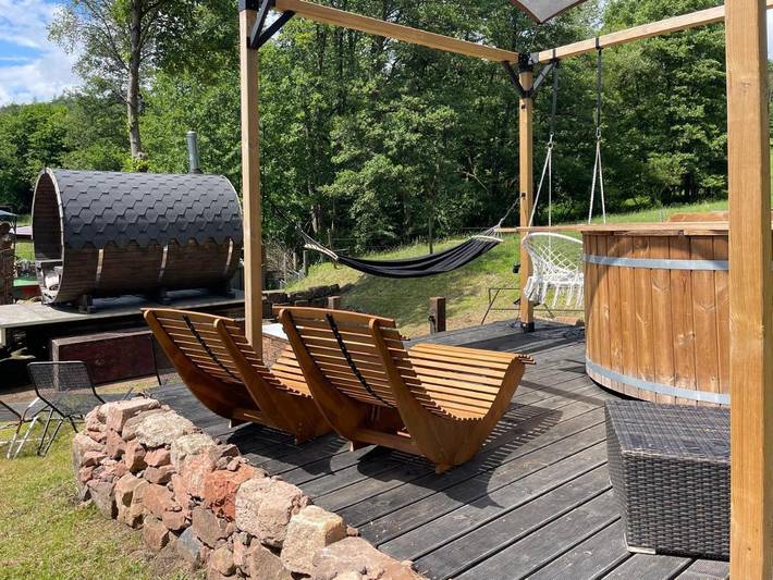 Ferienhaus für 6 Personen, mit Balkon und Whirlpool sowie Terrasse und Garten