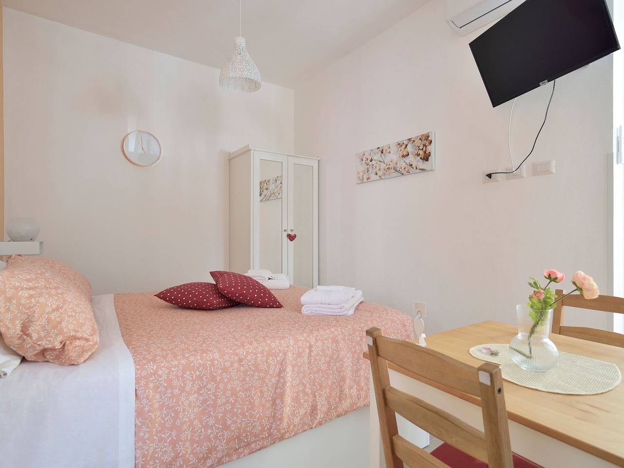Entire apartment, Romantisches Zimmer mit Jacuzzi in Scicli, Ragusa Province