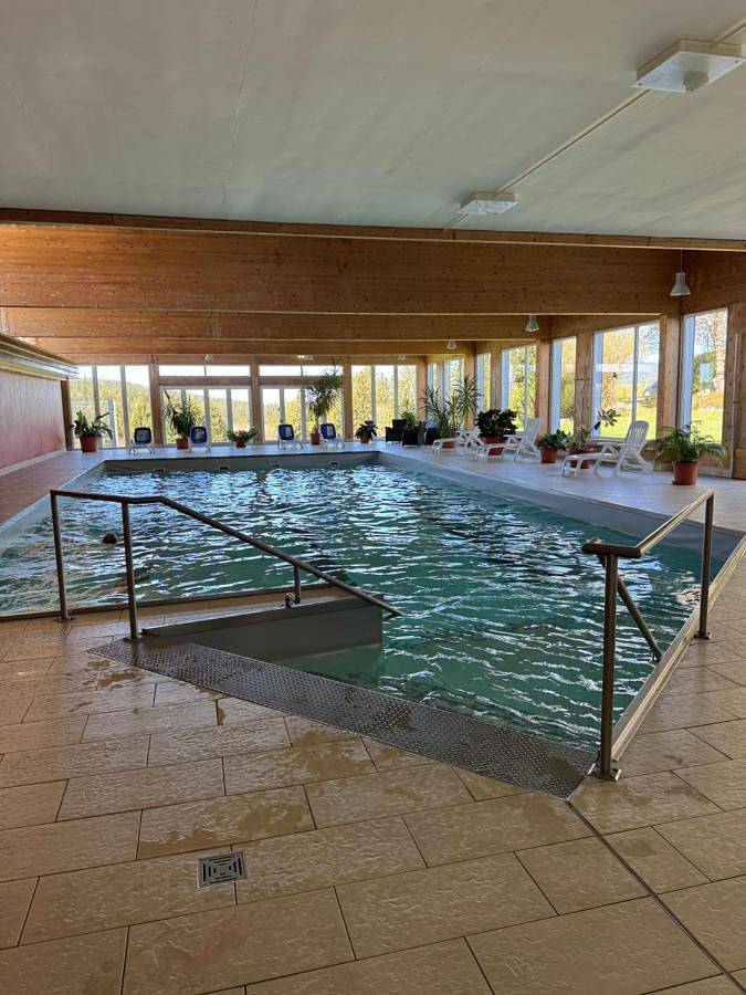 Ferienwohnung für 4 Personen, mit Ausblick und Sauna sowie Balkon und Pool in Neureichenau