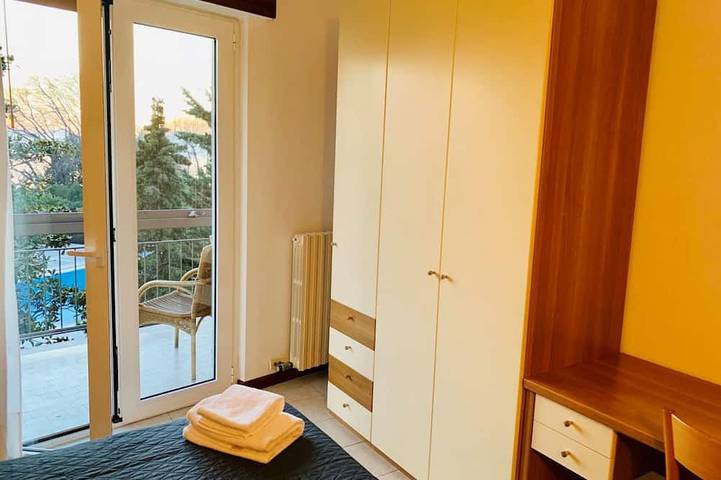 Appartamento intero, Bilocale con vista lago laterale in Bardolino, Prealpi Gardesane