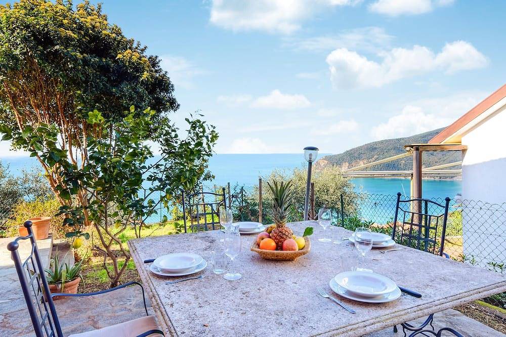 Amazing home in Moneglia with WiFi in Moneglia, Riviera di Levante