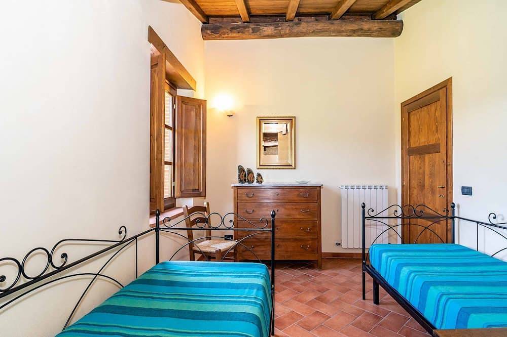 Wunderschön restaurierte Scheune, fantastische Aussicht, friedlich, Wifi. in Camporgiano, Garfagnana